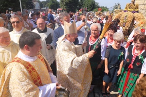 arcybiskup jędraszewski na dożynkach 